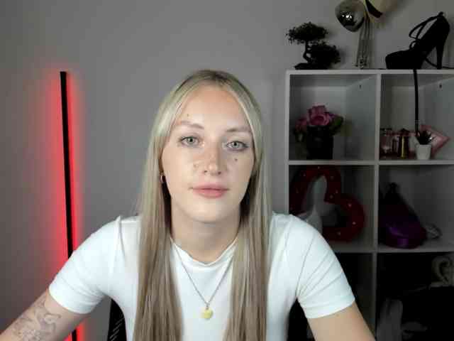 EvelynBlond26