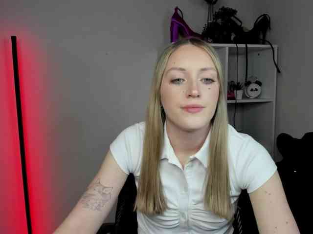 EvelynBlond26