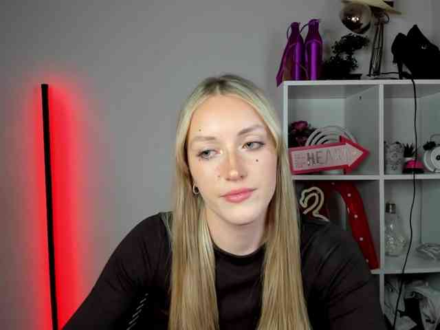EvelynBlond26