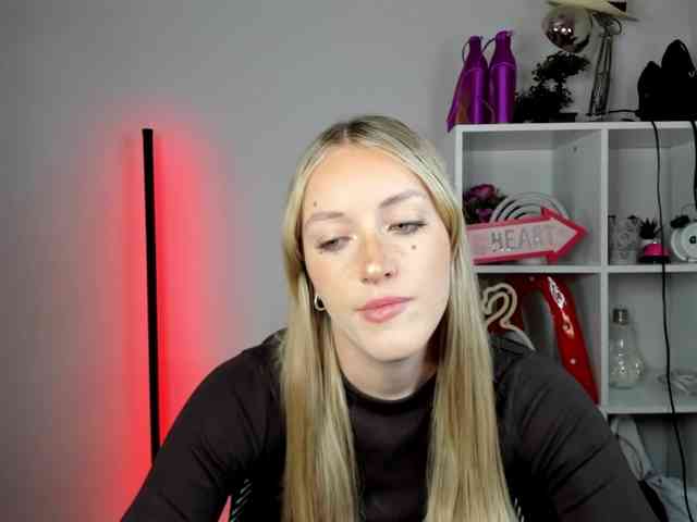 EvelynBlond26