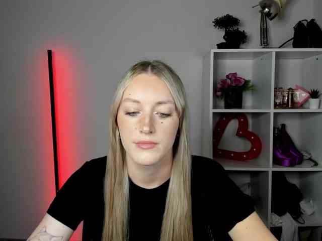 EvelynBlond26