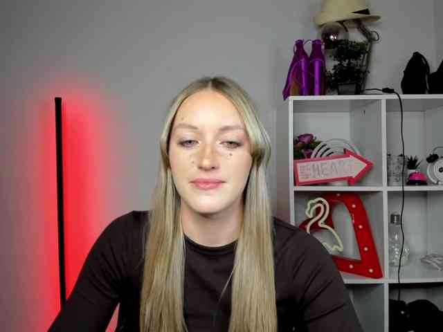 EvelynBlond26
