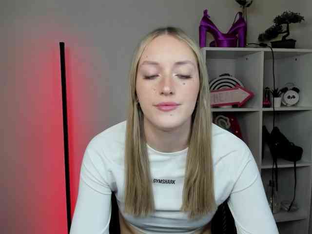 EvelynBlond26