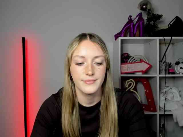 EvelynBlond26