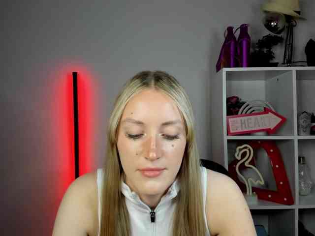 EvelynBlond26