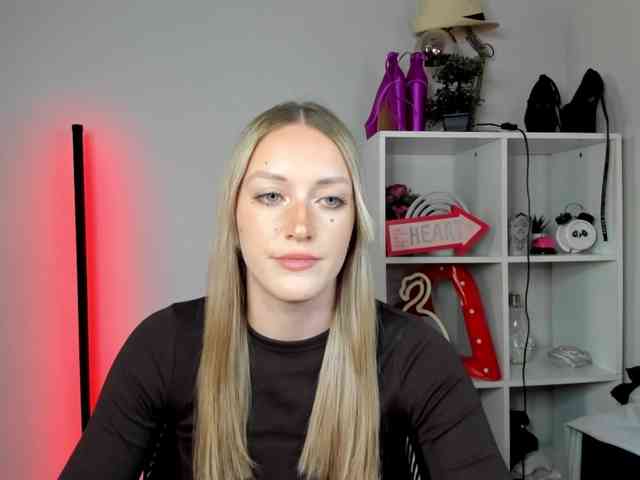 Model: EvelynBlond26