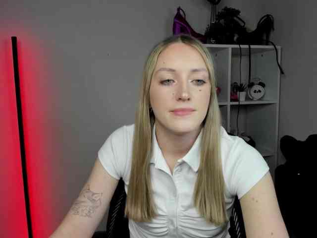 EvelynBlond26