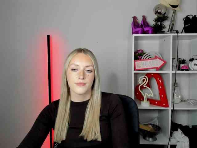 EvelynBlond26