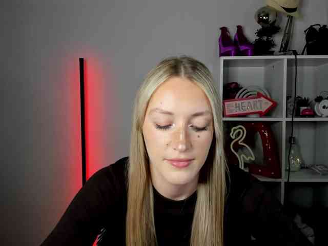 EvelynBlond26