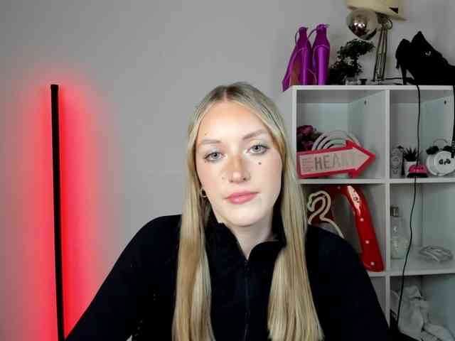 EvelynBlond26