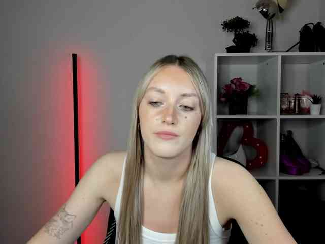 EvelynBlond26