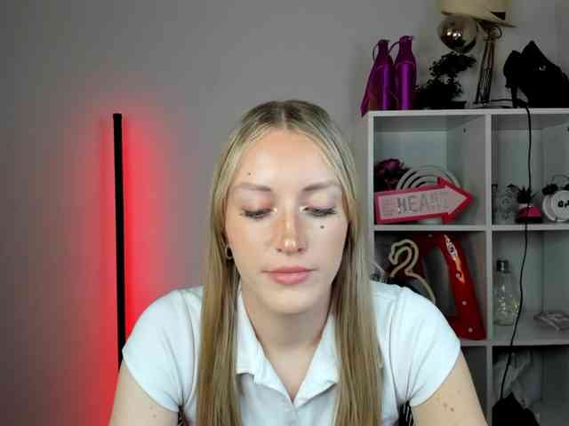 EvelynBlond26