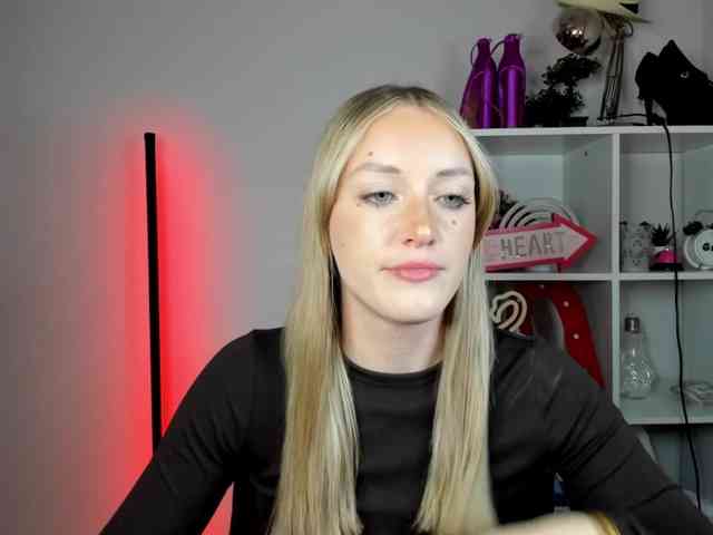 EvelynBlond26