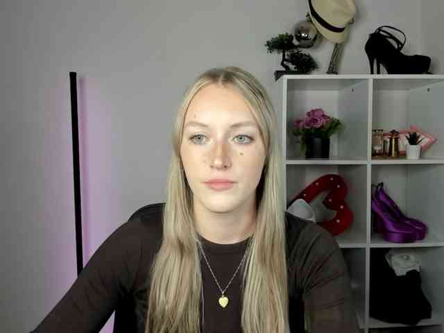 EvelynBlond26