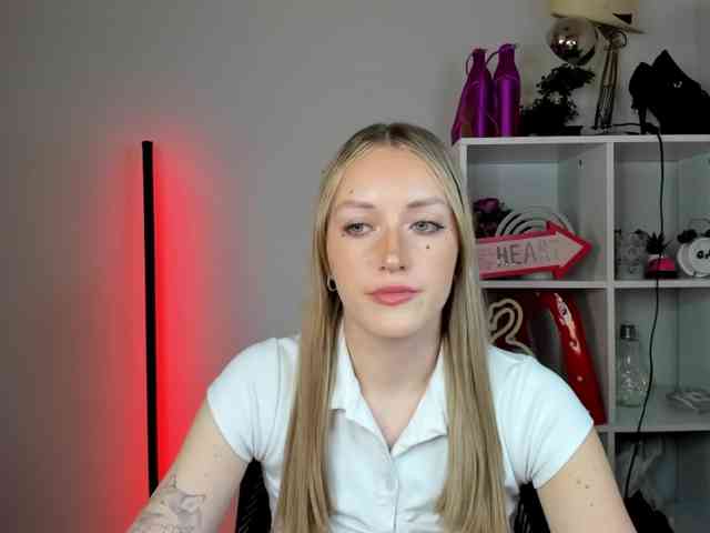 EvelynBlond26