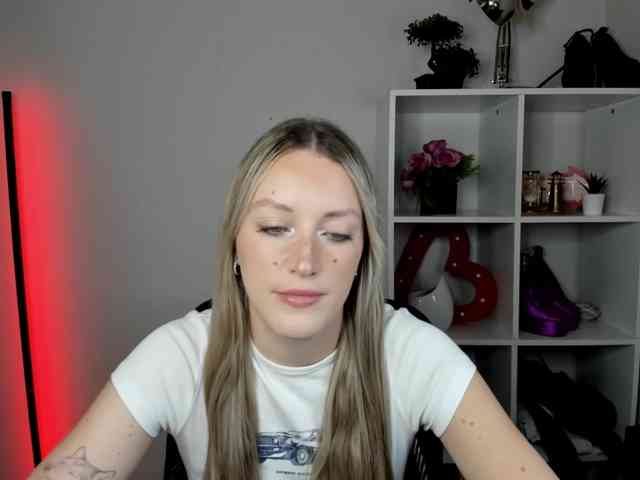 Model: EvelynBlond26