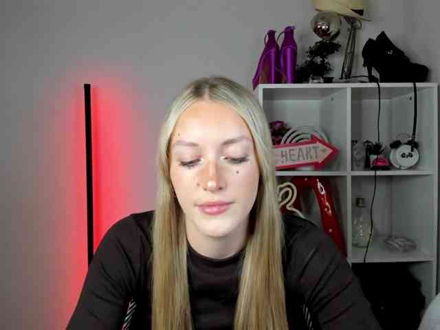 EvelynBlond26