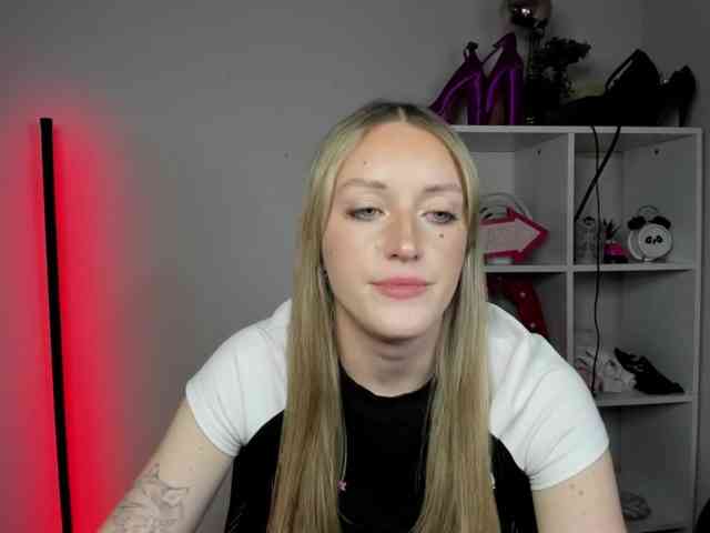 EvelynBlond26