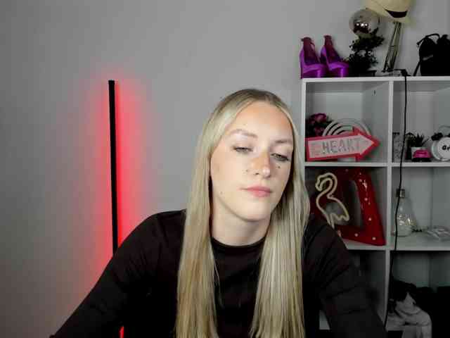 EvelynBlond26
