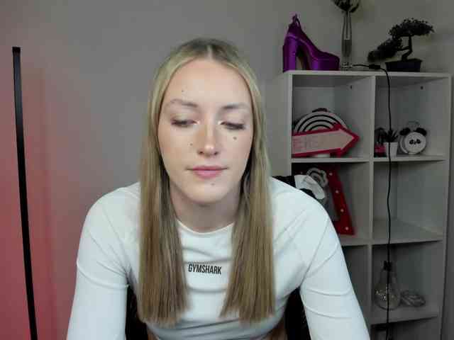 EvelynBlond26