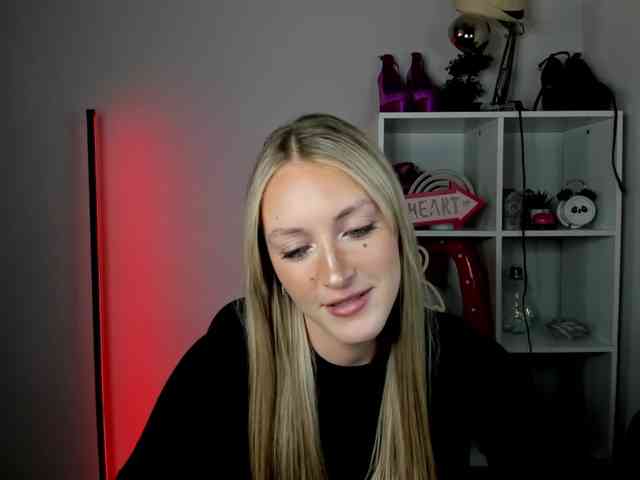 Model: EvelynBlond26