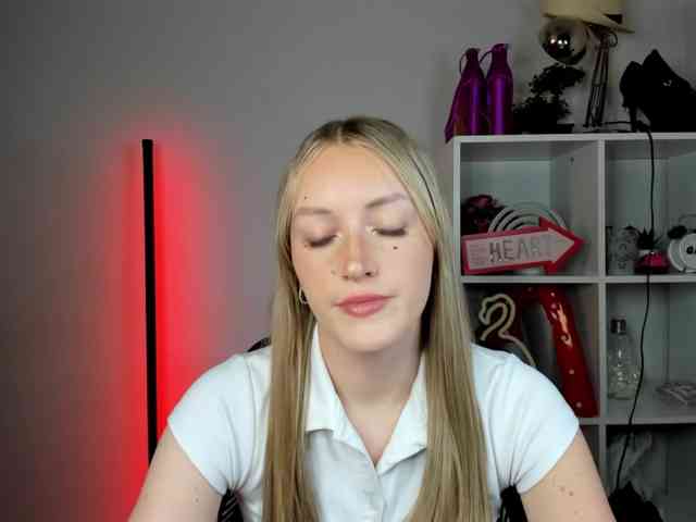 EvelynBlond26