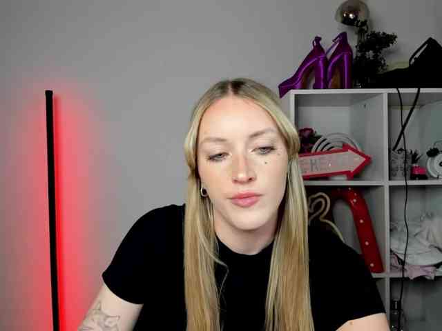 Model: EvelynBlond26