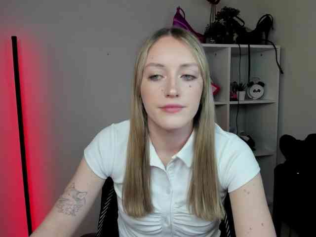 EvelynBlond26