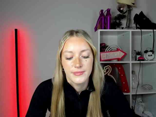 EvelynBlond26