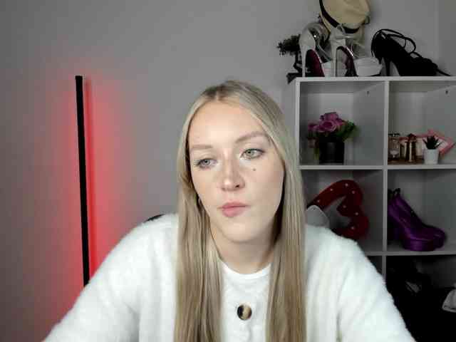 EvelynBlond26