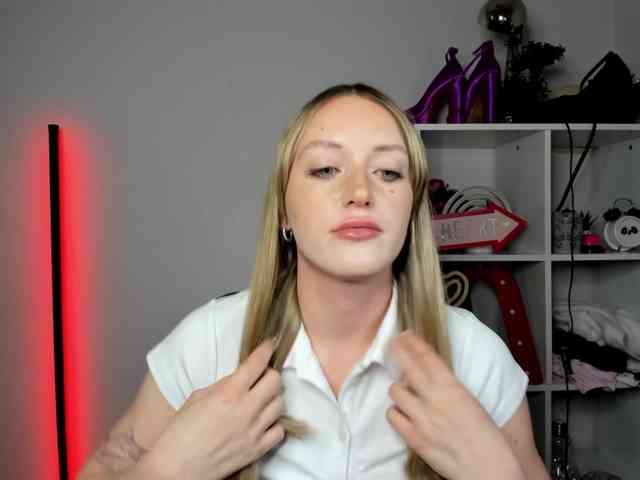 EvelynBlond26