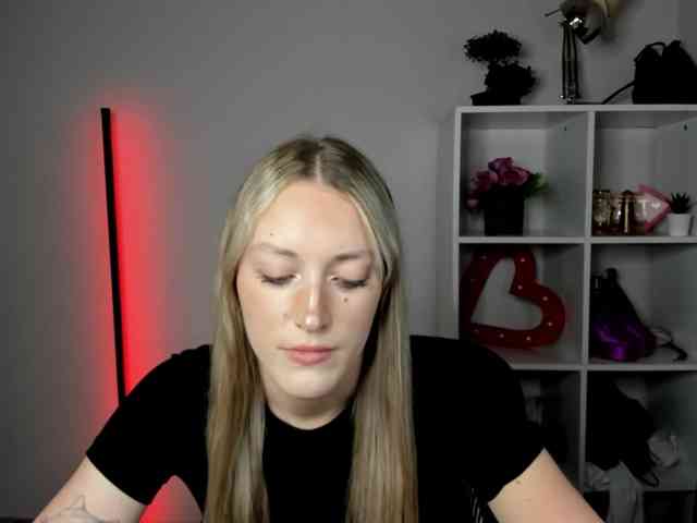 Model: EvelynBlond26