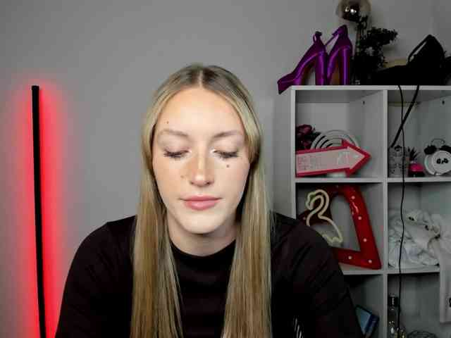 EvelynBlond26