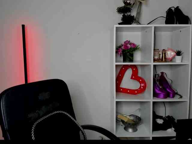 EvelynBlond26 webcam