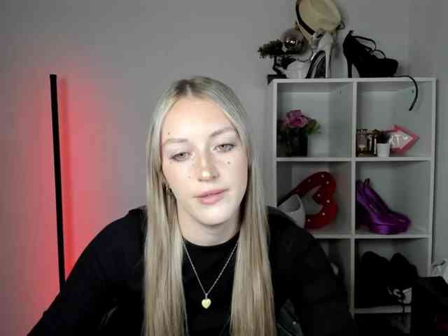 Model: EvelynBlond26
