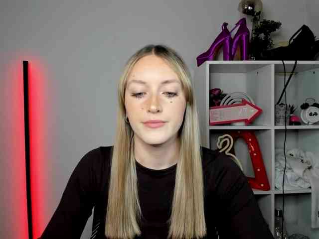 EvelynBlond26