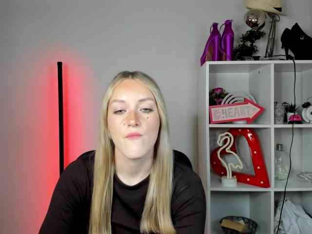 Model: EvelynBlond26
