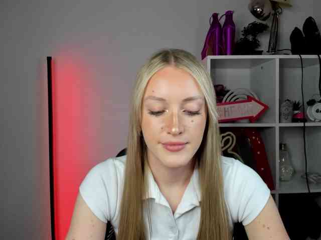 EvelynBlond26
