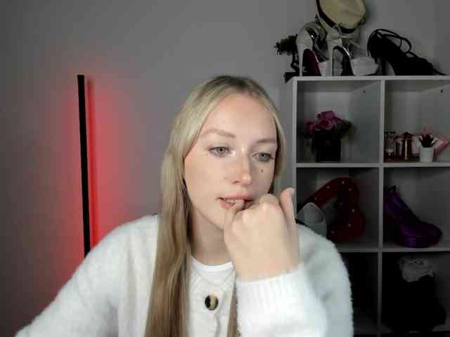 EvelynBlond26