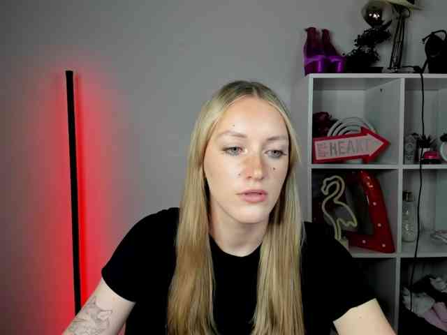 EvelynBlond26