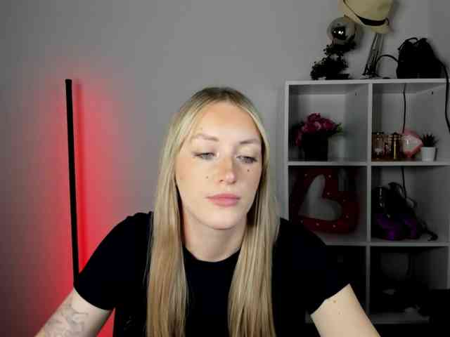Model: EvelynBlond26