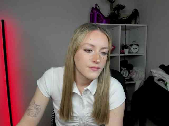 EvelynBlond26