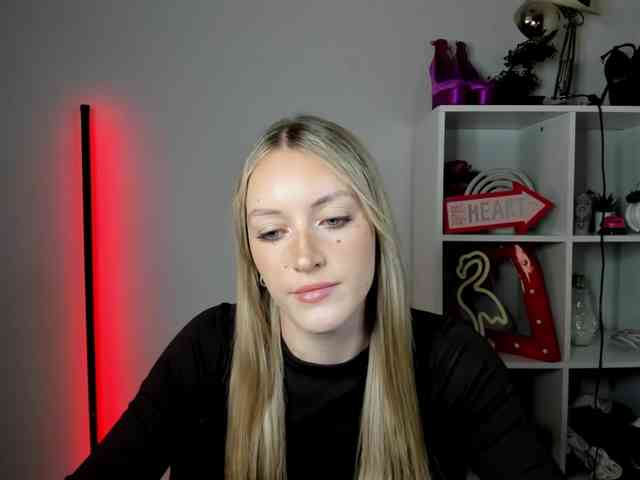 EvelynBlond26