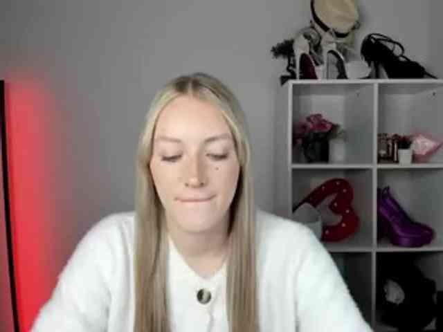 Model: EvelynBlond26