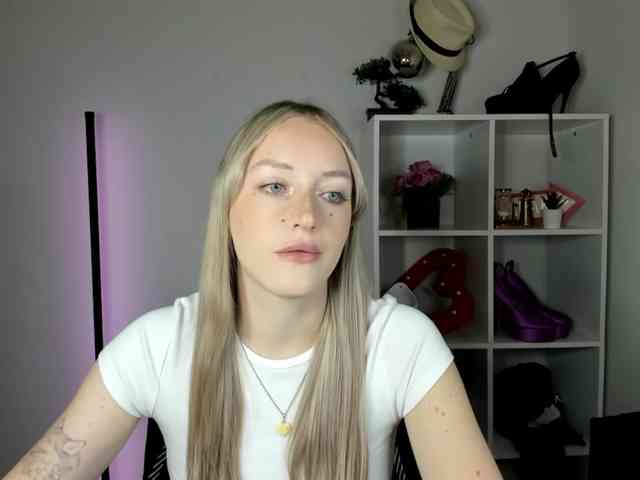 EvelynBlond26
