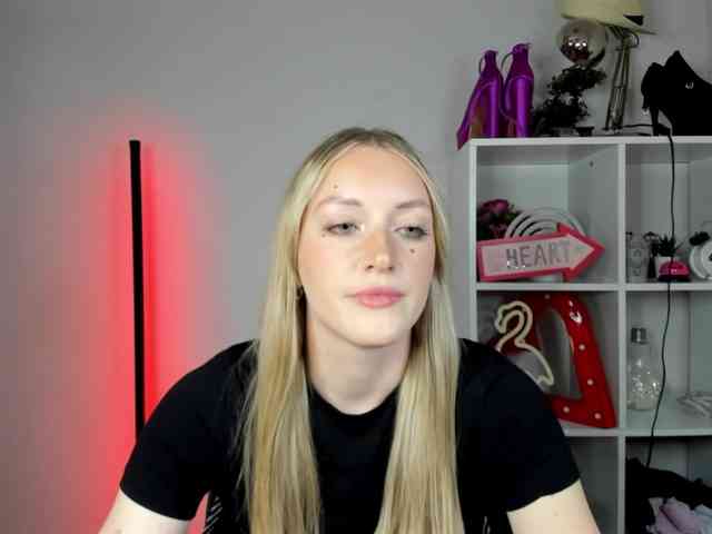 Model: EvelynBlond26