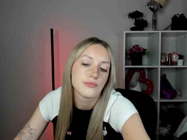 Model: EvelynBlond26