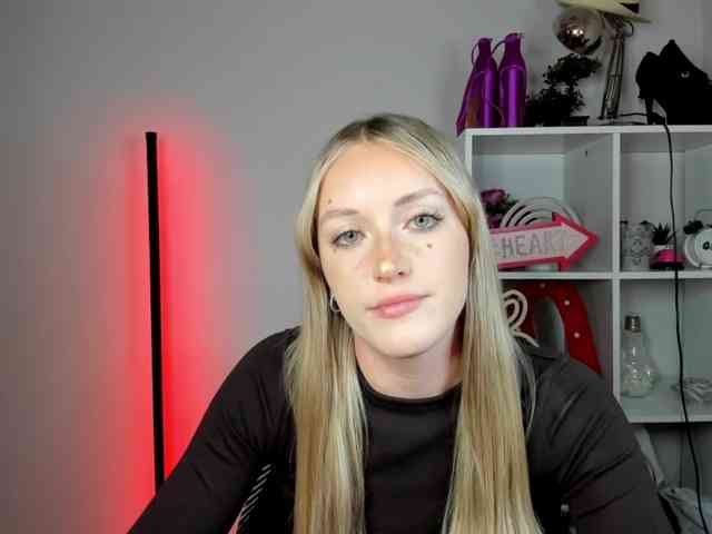 Model: EvelynBlond26