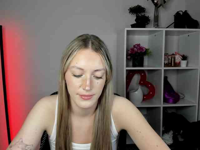 Model: EvelynBlond26