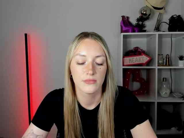 EvelynBlond26